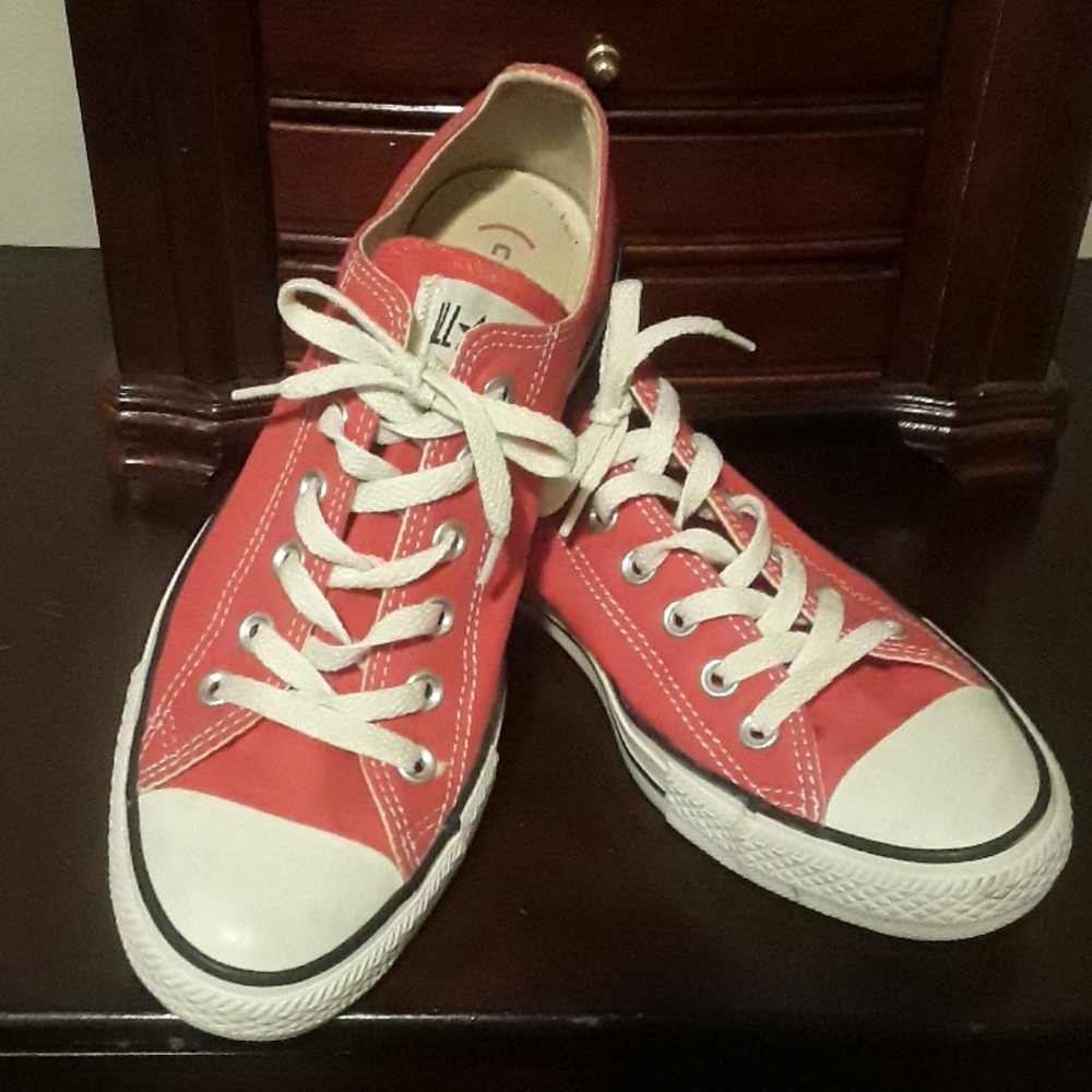 Red "Converse" Size 7